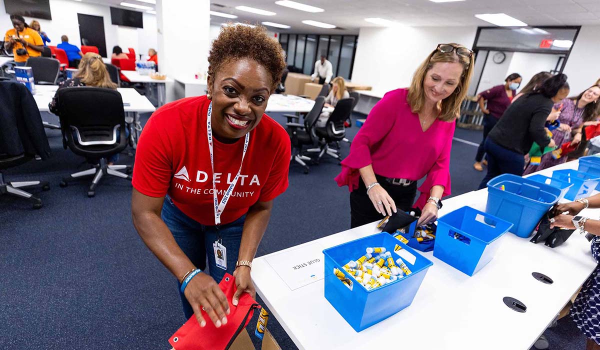 Delta Employee Packs Donations for United Way